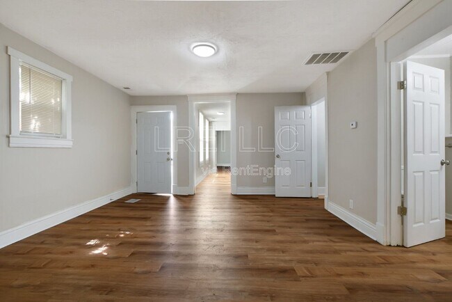 Building Photo - 1705 1/2 Hale Avenue