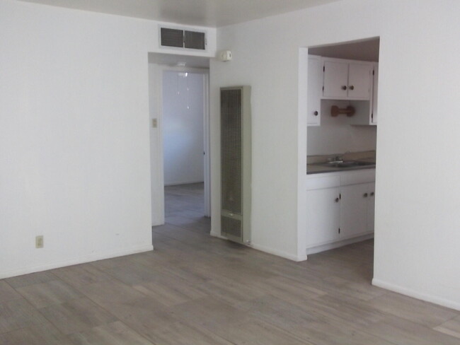 Building Photo - 2421 Silver Ave