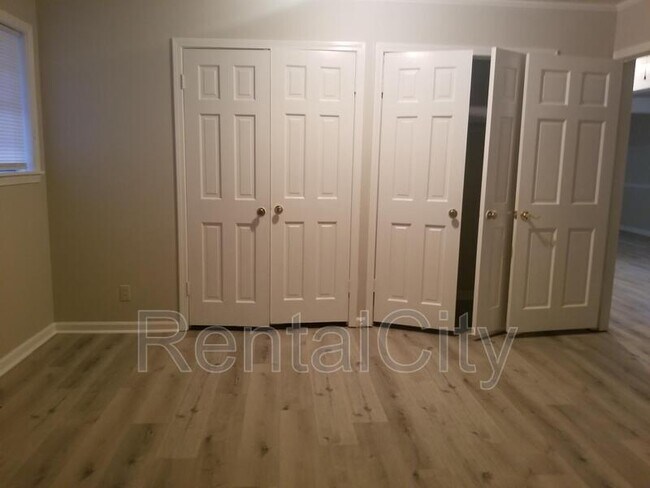 Building Photo - 16 Malone Rd