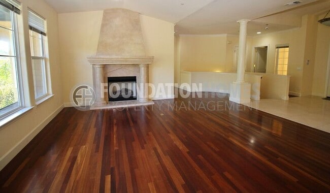 Building Photo - 6 Leona Dr