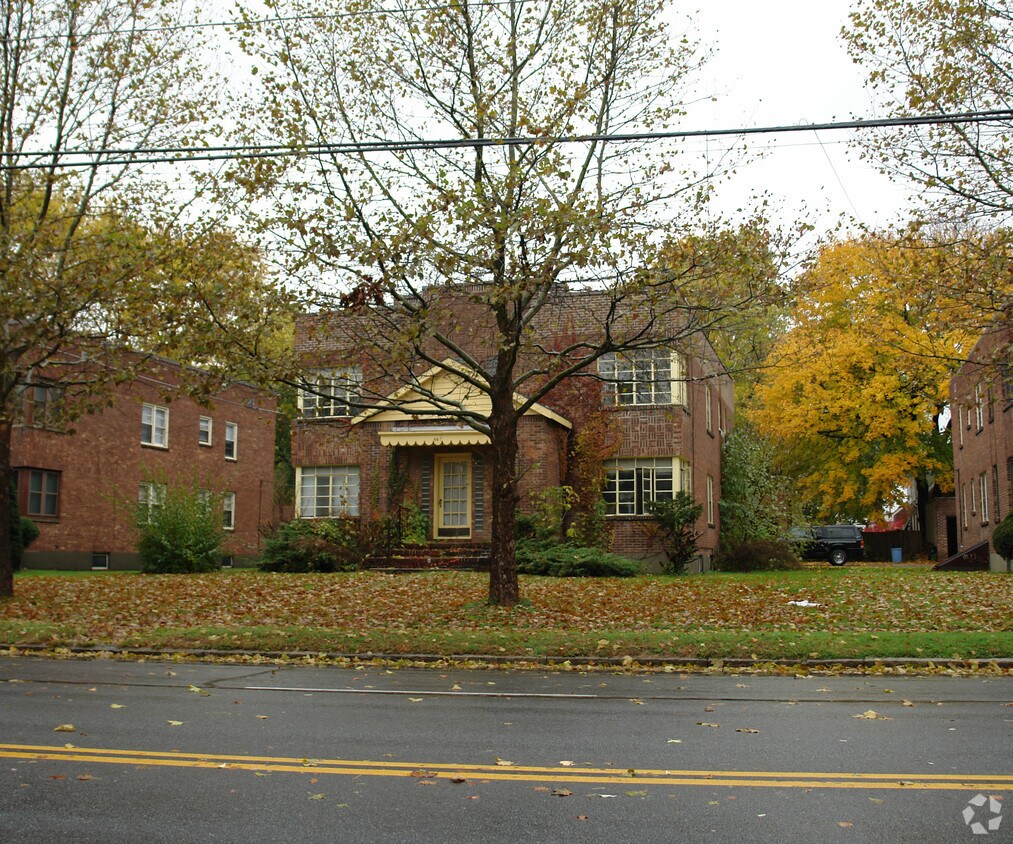 Primary Photo - 847 New Scotland Ave