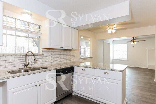 Foto del edificio - Feel welcome and comfortable in this spacious 3BR 2.5BA