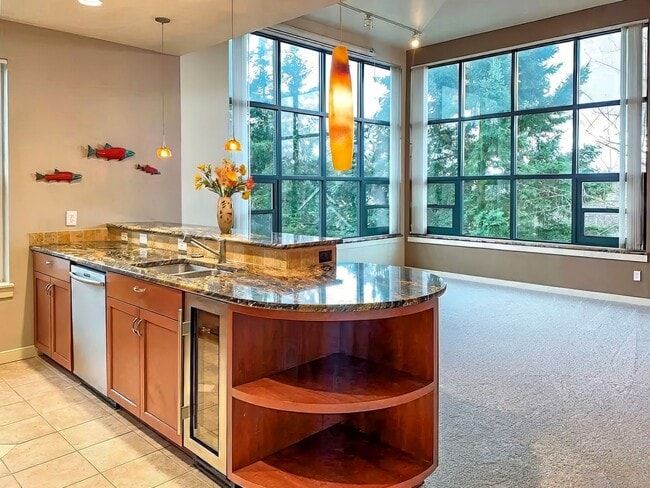 Building Photo - Penthouse condo in the ideal location in t...