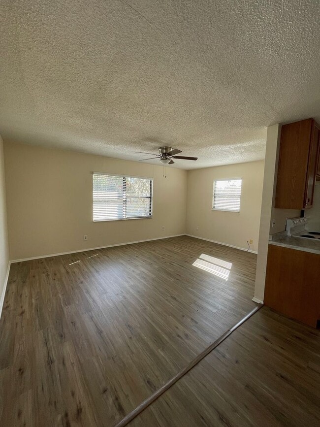 Foto del edificio - 2/1 Unit for rent in Titusville