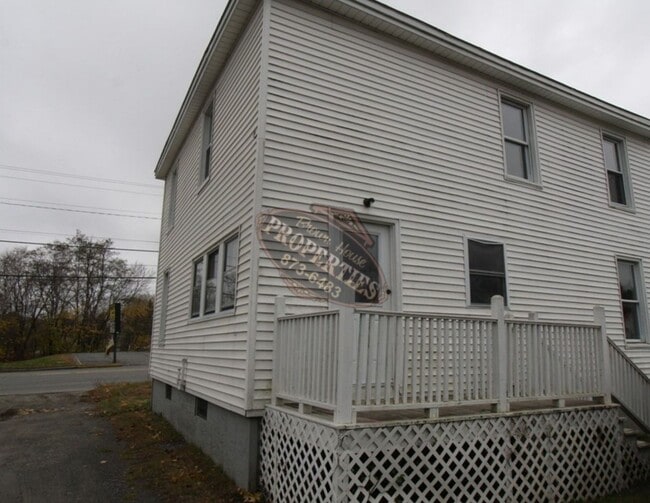 Building Photo - 111 Kennedy Memorial Dr
