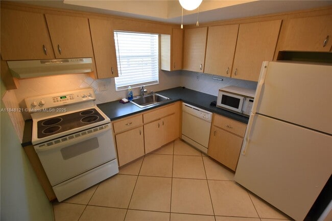 Building Photo - 2766 Emory Dr W