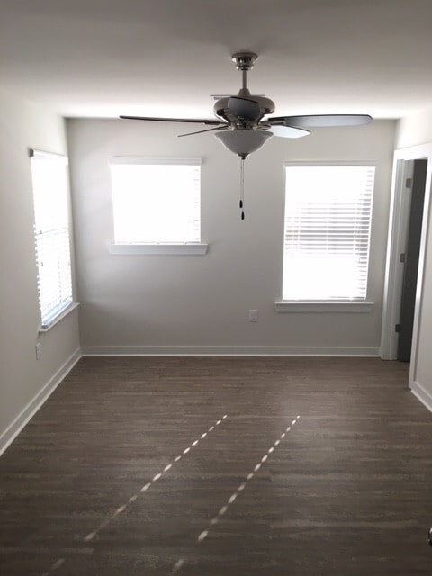 Building Photo - 305 Lorien Way