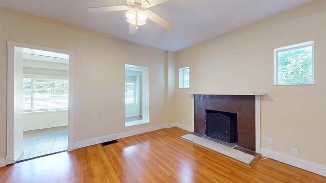 Foto del edificio - 7030 Clayton Rd