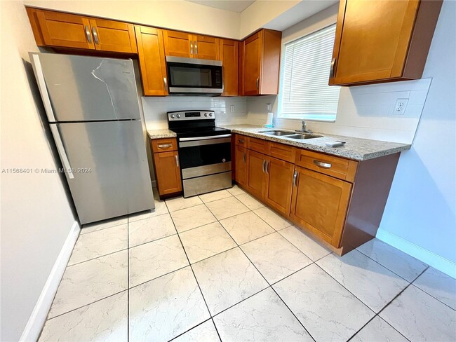 Foto del edificio - 7561 Venetian St