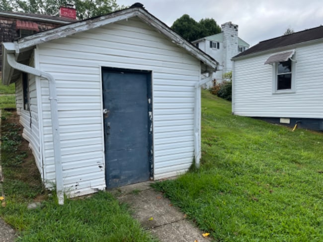 Building Photo - 846 Midkiff Dr