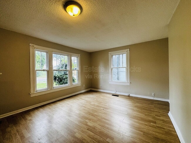 Foto del edificio - 2208 Duncan Ave