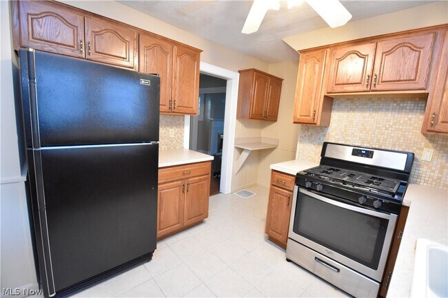 Building Photo - 1660 Glenmount Ave