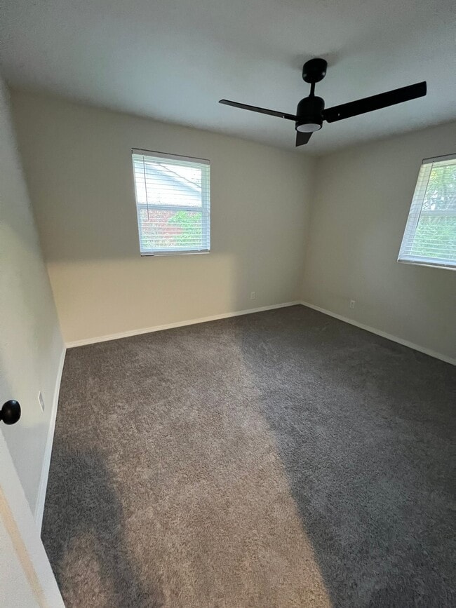 Foto del edificio - 3424 Parker Dr