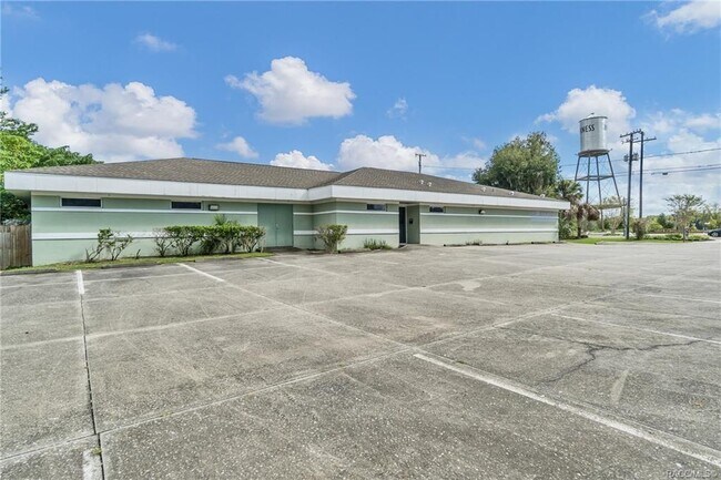 Foto del edificio - 301 N Apopka Ave