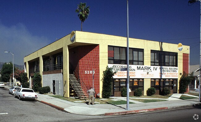 Building Photo - 5265 Fountain Ave