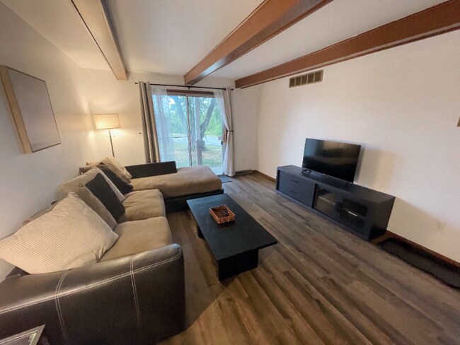 Foto del edificio - 2417 Quail Dr