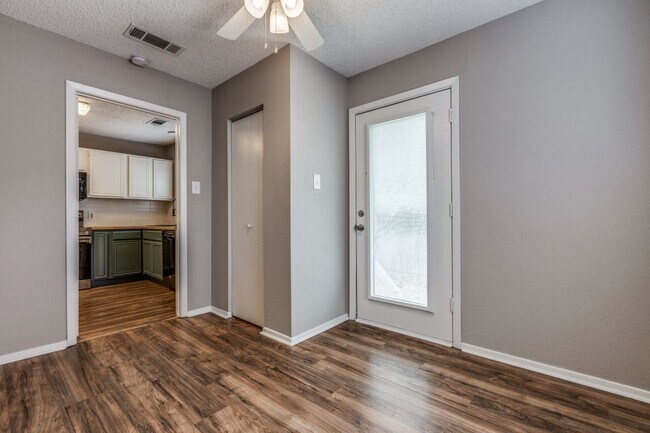 Foto del edificio - 312 Mockingbird Ln