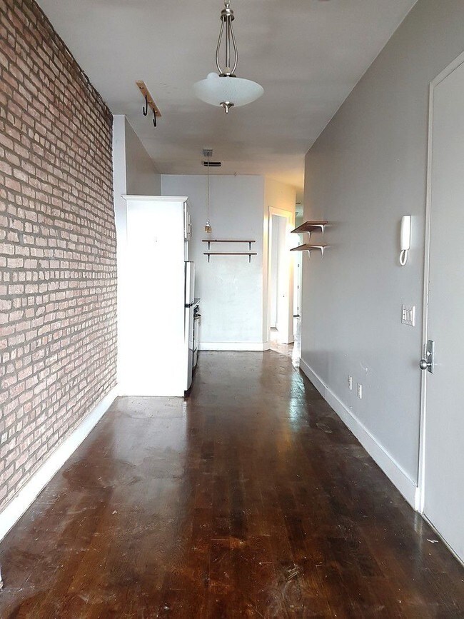 Floorplan - 252 STOCKHOLM ST