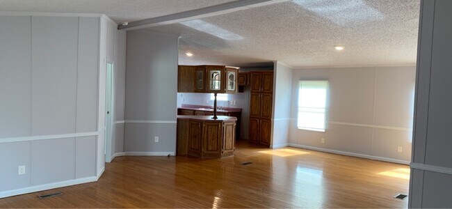 Foto del edificio - 858 Lake Creek Rd