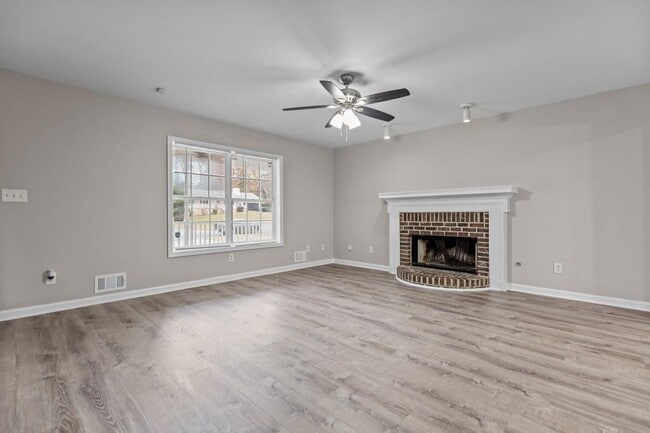 Foto del edificio - 631 Saddlewood Dr