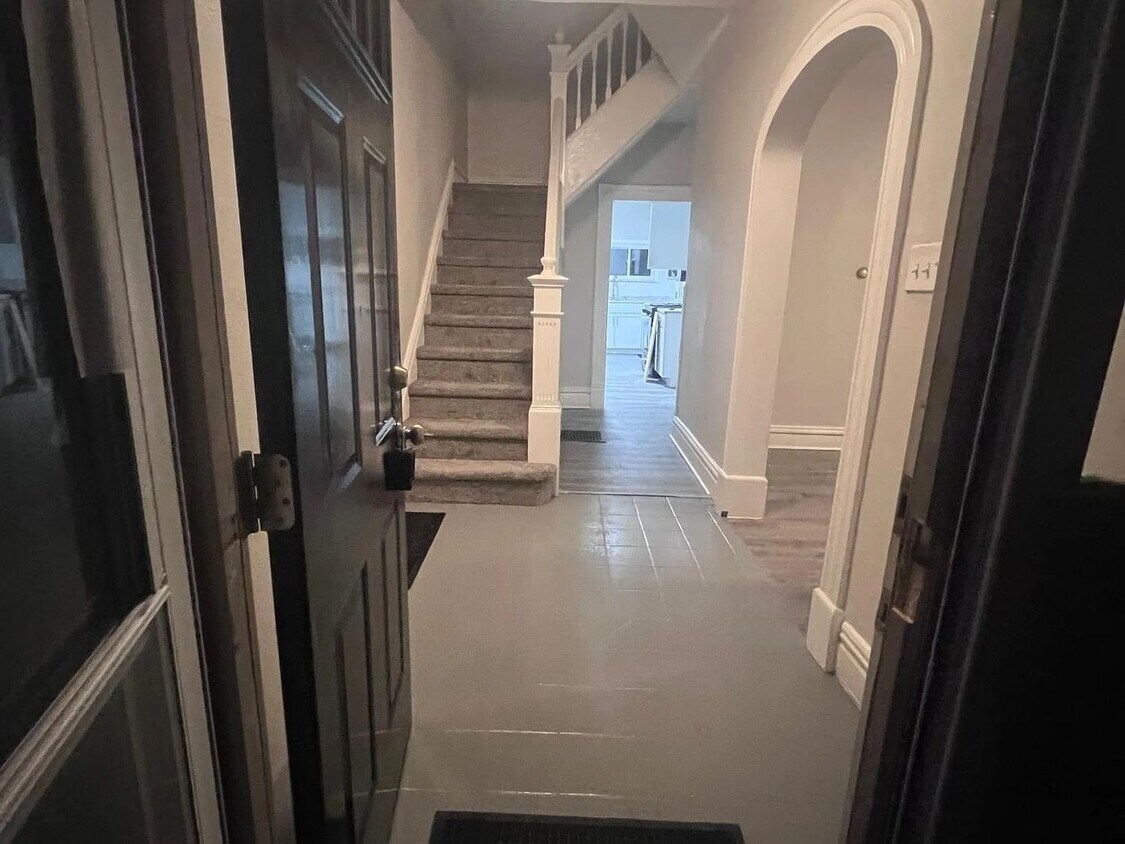 Primary Photo - Beautiful newly renovated 3 bedroom