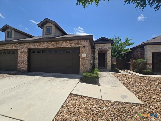 Foto del edificio - 685 Creekside Cir