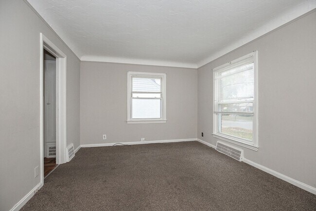 Foto del edificio - 2 BED 1 BATH SINGLE FAMILY HOME IN THE LEE-MILES NEIGHBORHOOD!