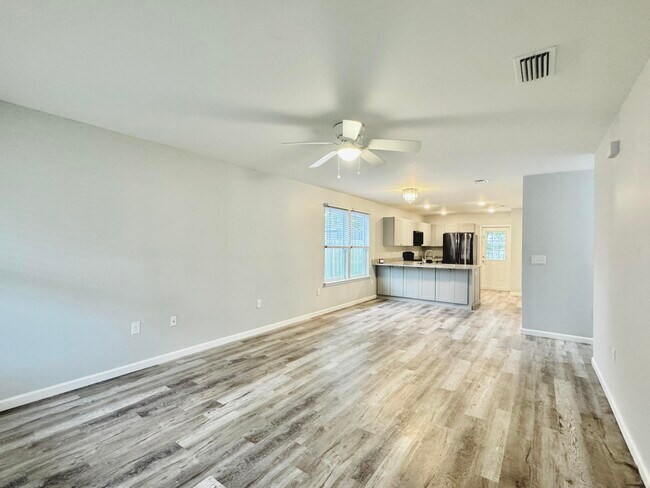 Foto del edificio - 704 E Chestnut Ave