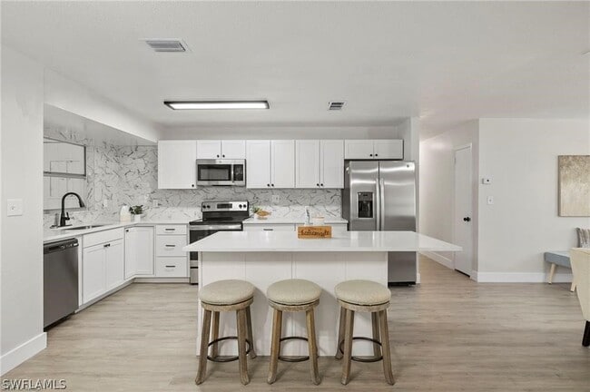 Building Photo - 1334 Ellendale Cir