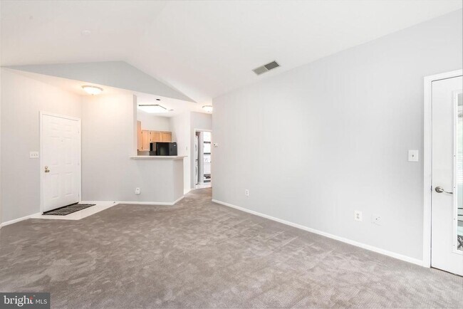 Foto del edificio - 6011 Rosebud Ln