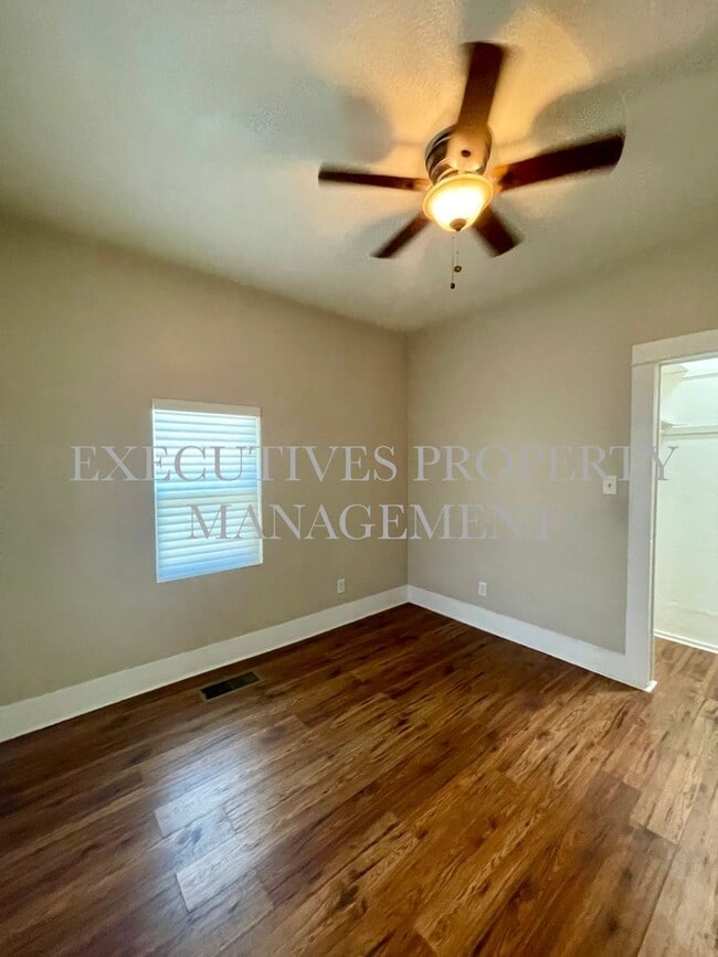 Foto del edificio - 326 N Palm St