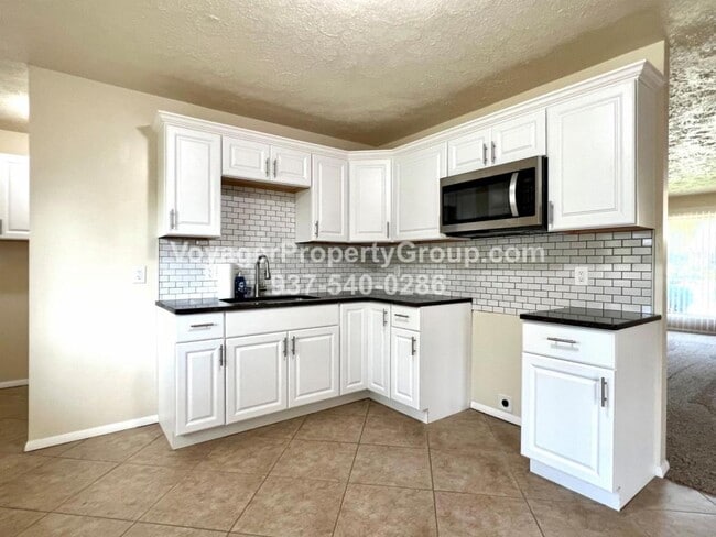 Building Photo - 523 Lambert Ln