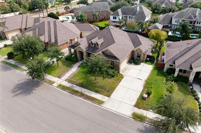 Building Photo - 2505 Grand Canal Dr