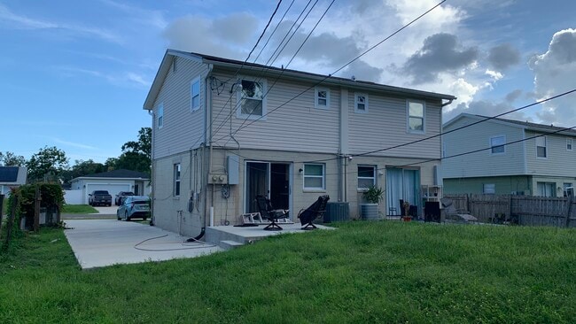 Building Photo - 2138 19th Ave SW