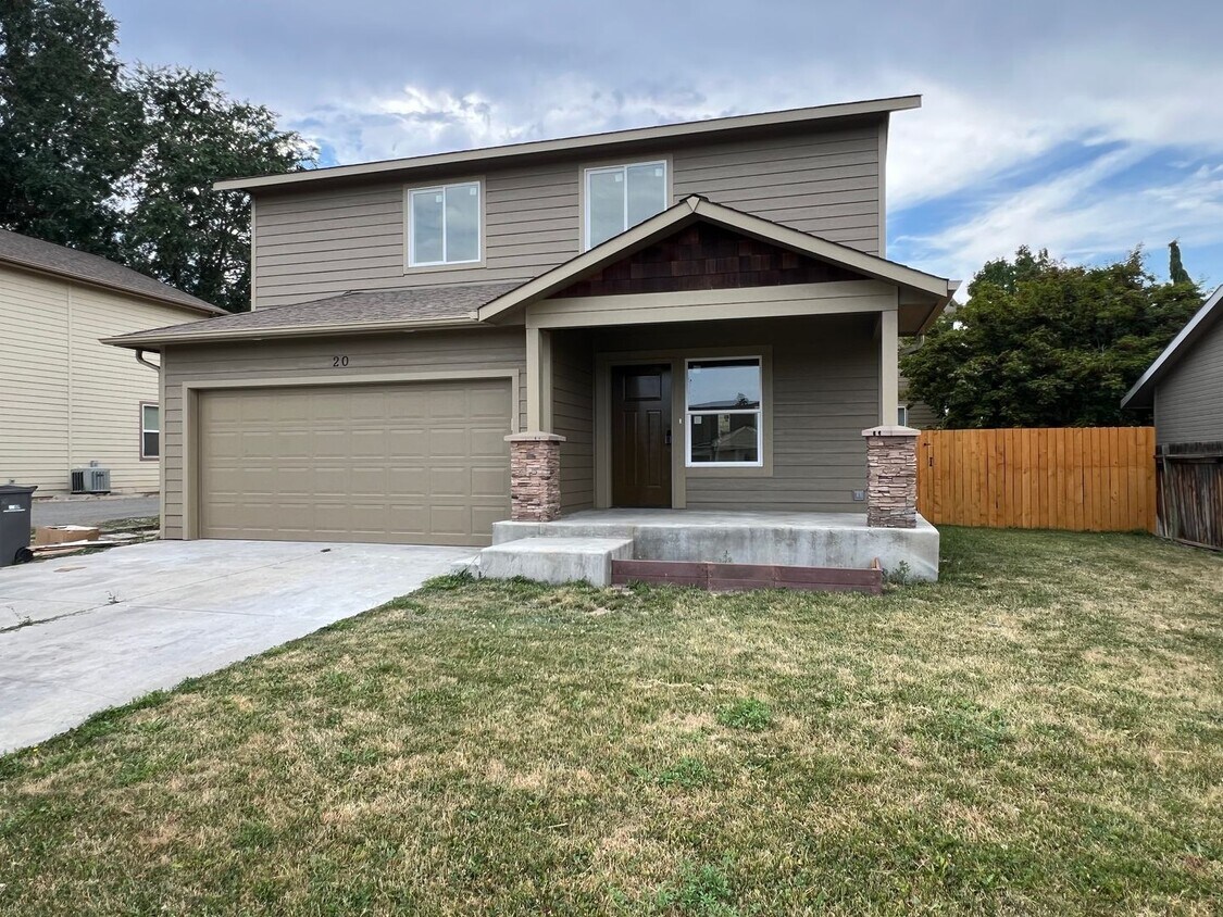 Primary Photo - NEWLY RENOVATED! 4 beds, 2.5 ,a/c, dishwas...