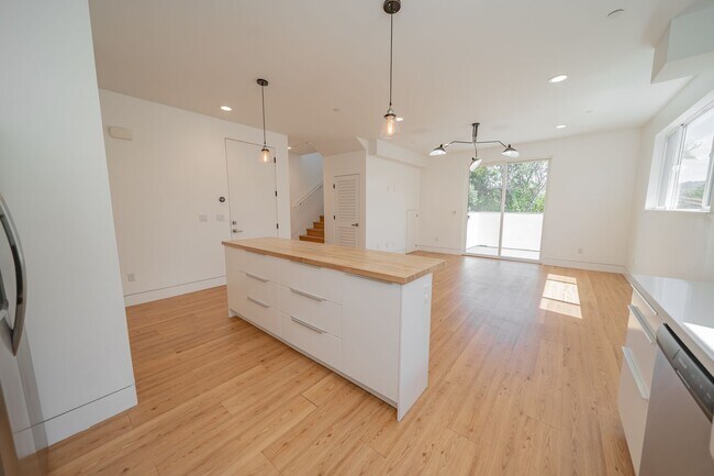 Building Photo - 848 32nd St