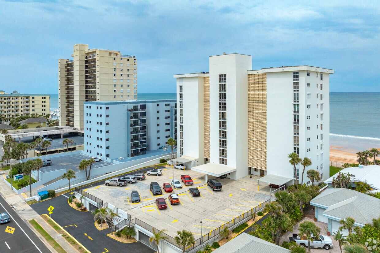 Primario - The Atlantis Condominium