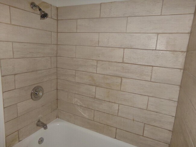 Foto del edificio - 1619 W Morse Ave