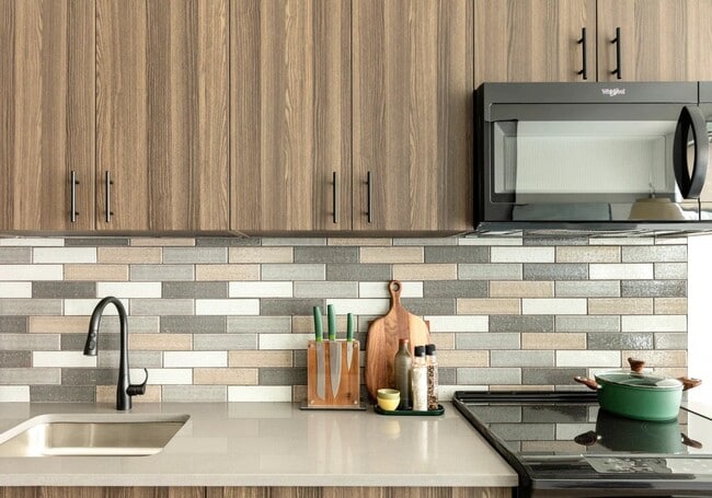 Building Photo - 295J