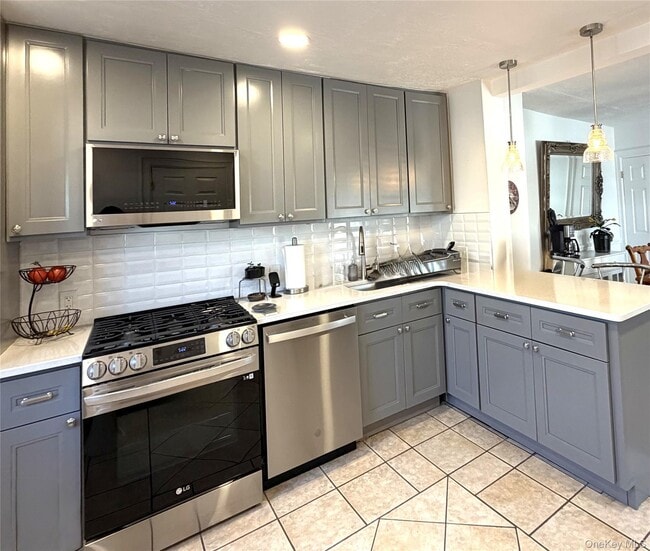 Building Photo - 411 Elm St