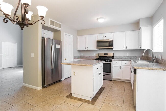 Building Photo - 7533 Hickory Hills Dr