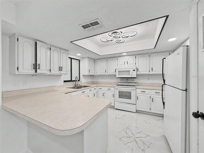Foto del edificio - 2101 Hibiscus Rd