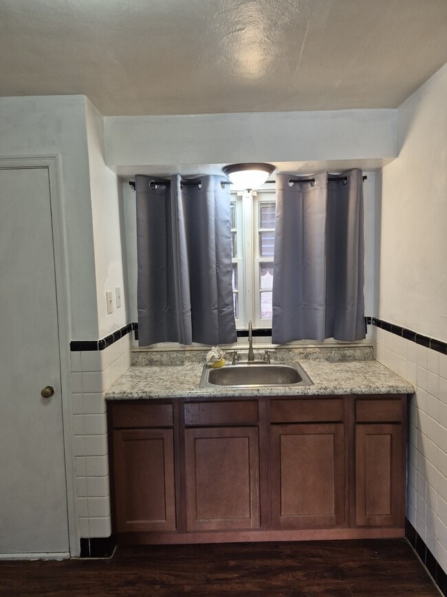 Building Photo - 8835 Murvale Dr