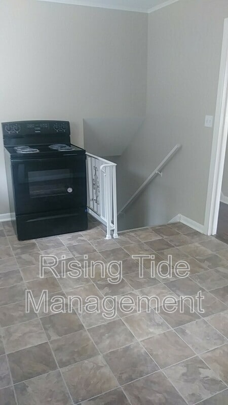 Building Photo - 645 Tree Haven Dr