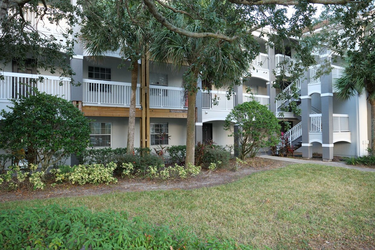 Foto principal - Spacious 2-Bed, 2-Bath Condo on the 3rd Fl...