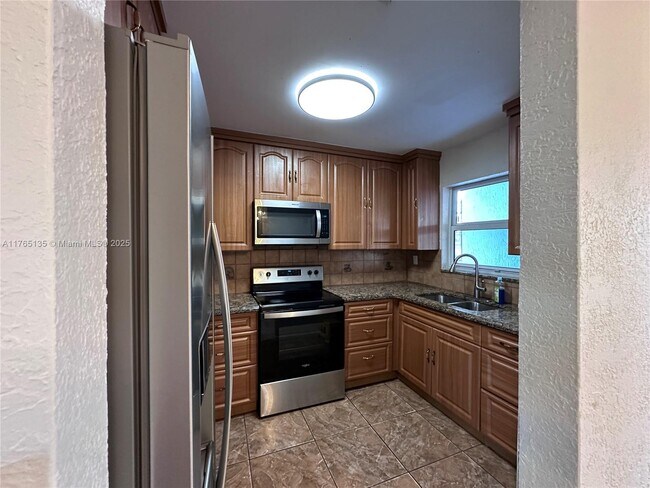 Foto del edificio - 3060 NW 6th Ct