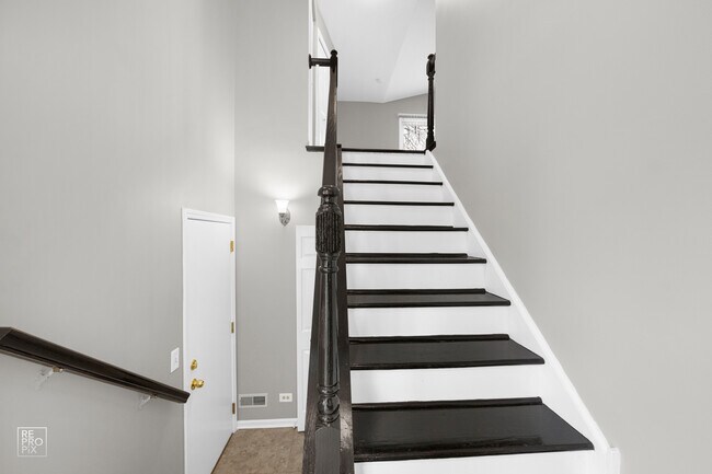 Building Photo - 678 Shady Oaks Ct