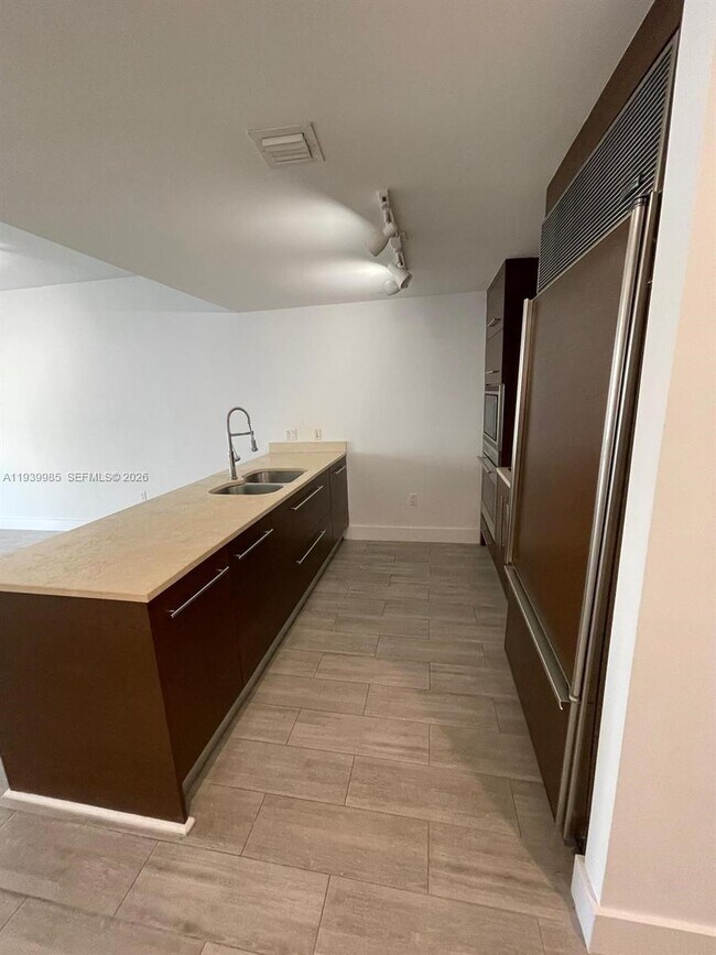 Foto del edificio - 475 Brickell Ave