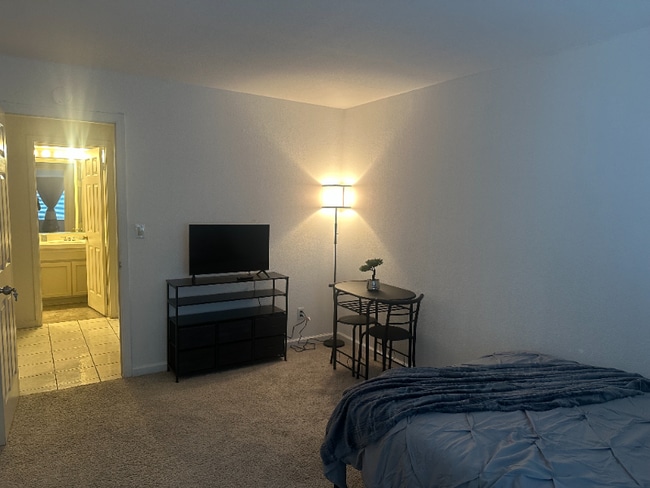 Building Photo - 4437 Rock Island Dr