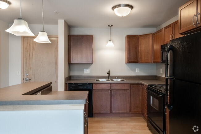 STUDIO LOFT, 1BA - 1125SF - Glacier Valley Apartments